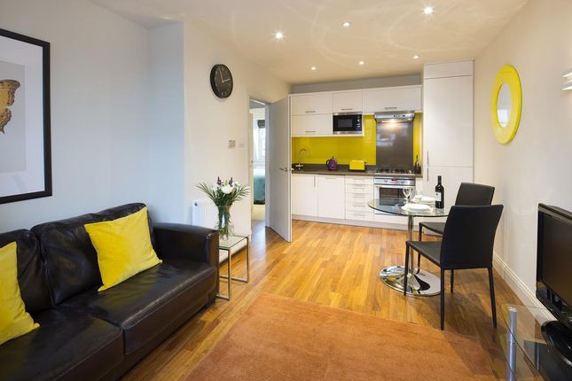 Flat to rent in Ladbroke Grove, London