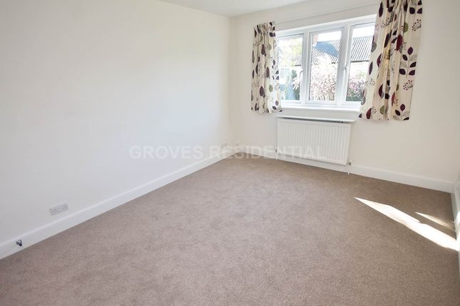 4 Stoneleigh Court, Chestnut Grove, New Malden photo 3
