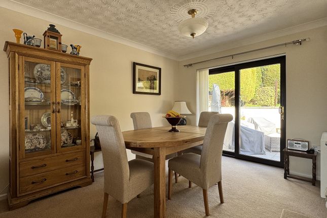 32, Woodlands Park, Ammanford photo 4