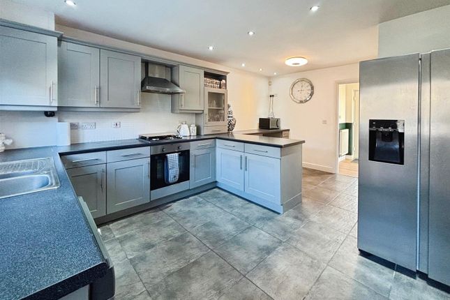 2, Lime Vale Way, Bradford photo 3