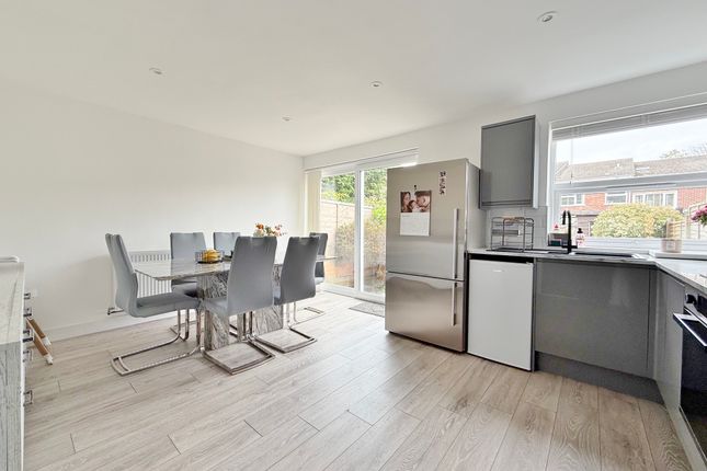 3, Oakapple Gardens, Portsmouth photo 2