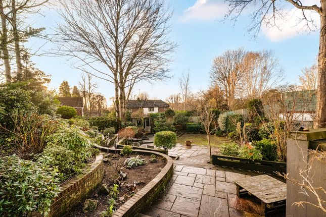 14, Eliot Close, Surrey photo 4
