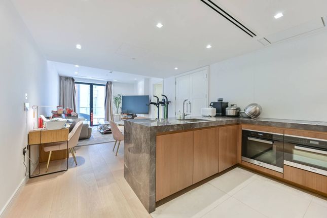 Thumbnail Flat for sale in Lincoln Square, Holborn, London