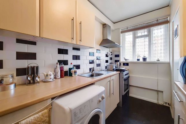 Thumbnail Flat for sale in Crossthwaite Avenue, Denmark Hill, London