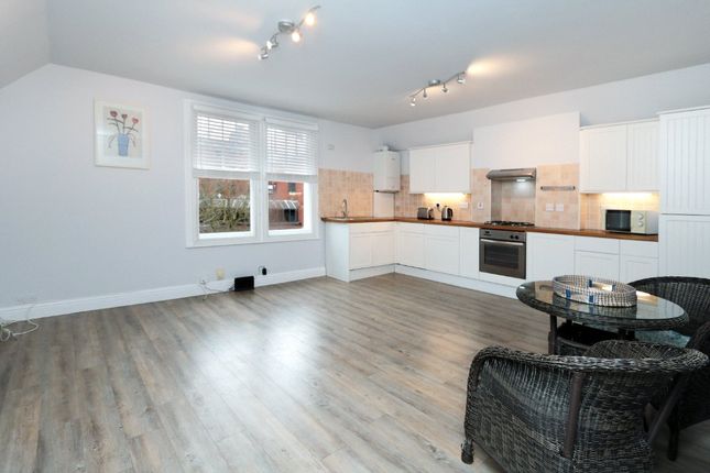 9b, Brighton Road, Surbiton photo 2