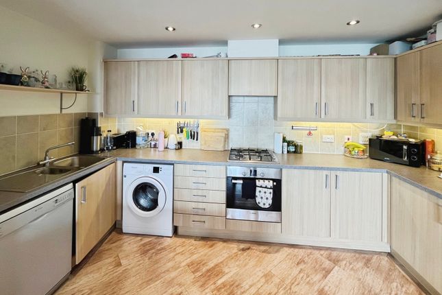 Flat 14, Murre House, 19, Stone Close, Dorset photo 3