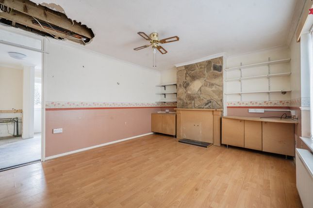 33 Churchmead Close, Chichester photo 3
