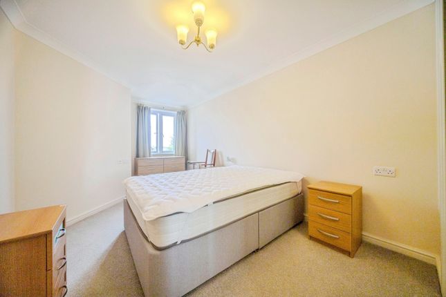 38, Eden Court, Bletchley photo 3