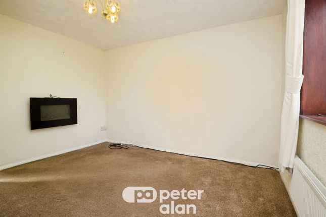 Mead Lane, Cwmbran photo 3