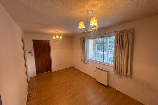 148, Swan Gardens, Birmingham photo 3