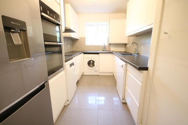 Flat to rent in Mulberry Close, Parsons Street, Hendon, London