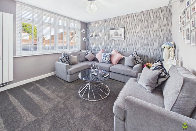 19, Knowle Avenue, Bexleyheath photo 4