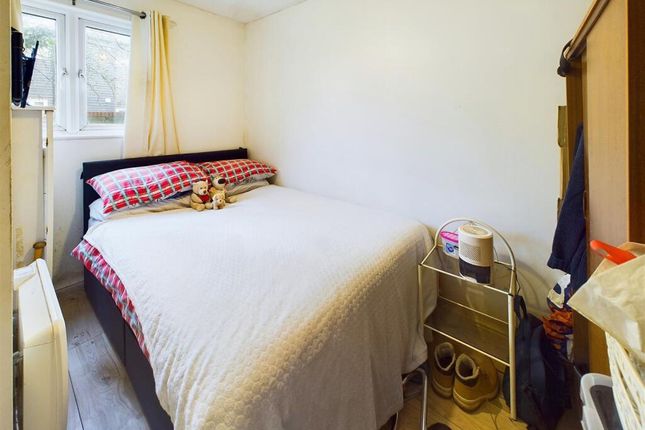 6, Lanham Place, Basildon photo 5