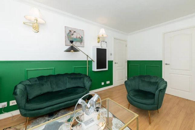 Flat Flat 37, 19-23, Fitzroy Street, London photo 5