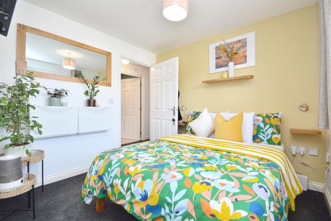 Flat 1, 46, Craydon Road, Stockwood photo 4