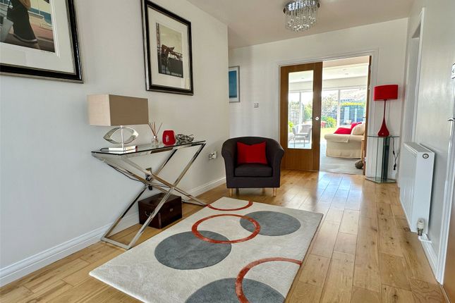 2, Island View Close, Lymington photo 2