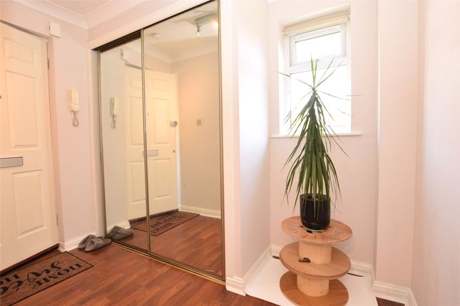 Flat for sale in Kirk Rise, Sutton