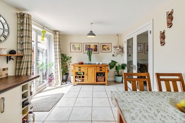 28, Kingfisher Way, Kettering photo 3