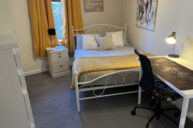 Shared accommodation to rent in Room 3, 15 Sycamore Road, Guildford