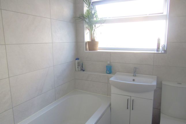 40, Sycamore Way, Frinton-on-Sea photo 4