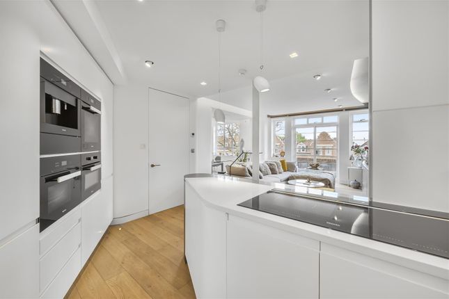 Flat 13, Bracknell Gate, Frognal Lane, Hampstead photo 4
