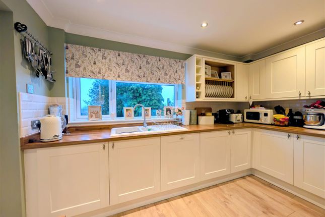 14, Almond Walk, Lydney photo 4