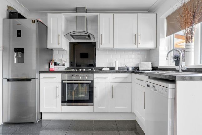 7 Jacksons Drive, Waltham Cross photo 3