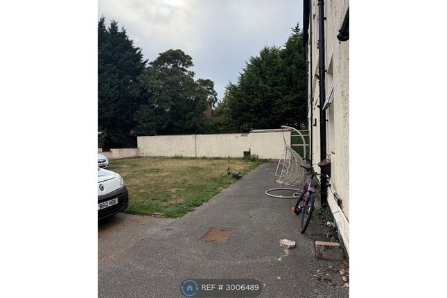Flat     Penkett Road, Wallasey, Wirral photo 2