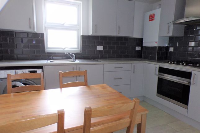 Flat to rent in Grove Green Road, Leytonstone, London