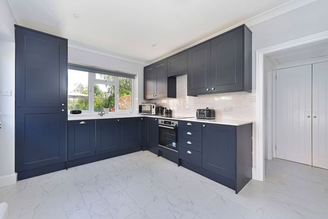 5 Wayside Cottages Horsham Road, Horsham photo 3