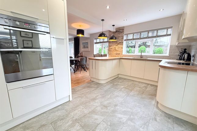 54, Park Road, Allington photo 2