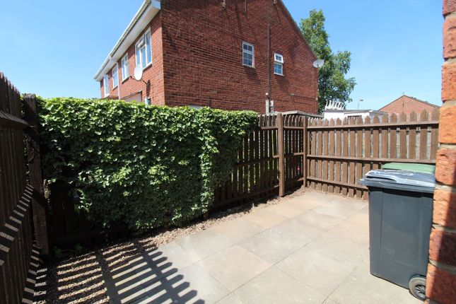 Town house to rent in Clayhall Road, Droitwich