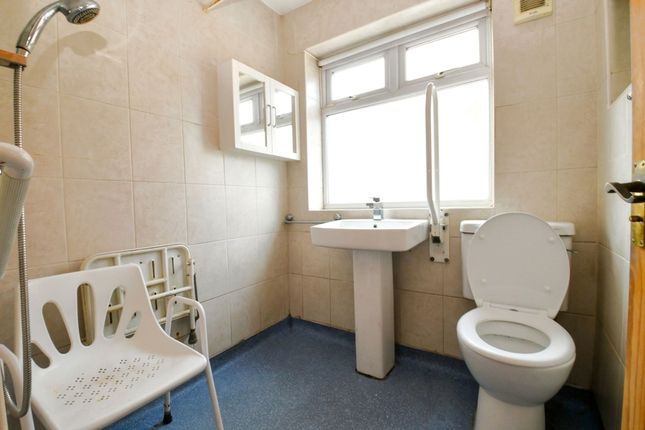 32 Johnson Close, Leigh photo 4