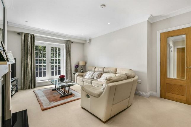 Flat Flat 15, East Wood, Wall Hall Drive, Watford photo 2