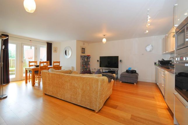 Flat to rent in Shepherds Hill, Highgate