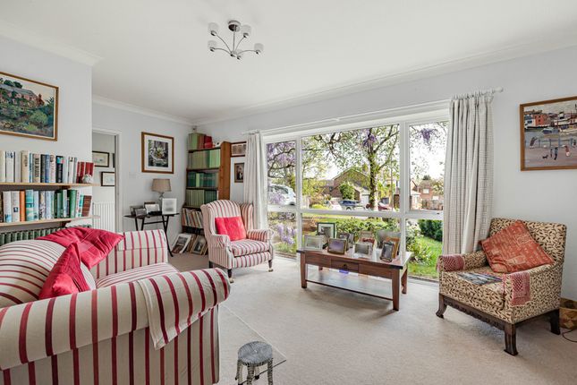 6, Pearces Meadow, Henley-on-Thames photo 3