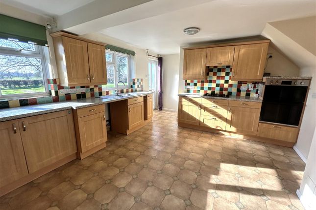 41, The Ridings, Kington St Michael photo 4