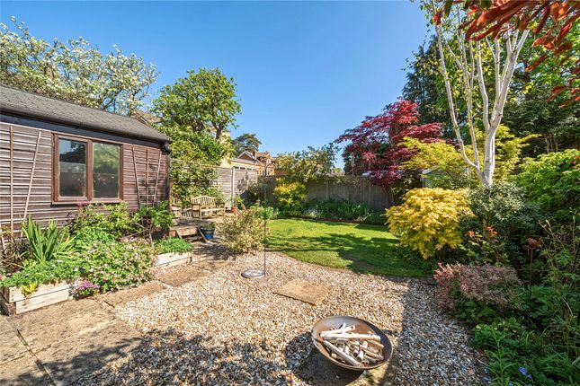 8, Aplin Way, Surrey photo 3