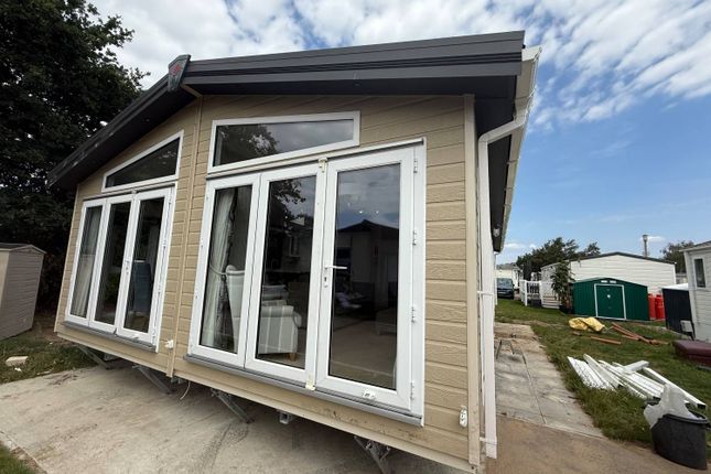 2-bed caravan on 100, Manor House Holiday Park, Retford, £165,000