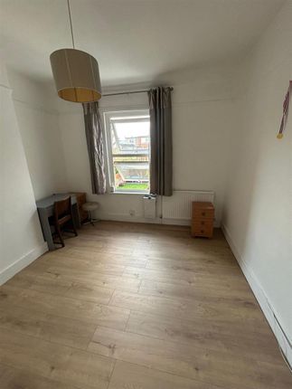 Room 7, 22 Dedworth Road, Windsor photo 4