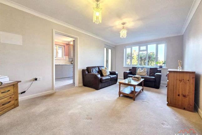 6, Oakmead Green, Epsom photo 4