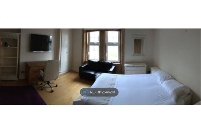 8 Ensuite Rooms With Power Showers &amp; Large Smarts