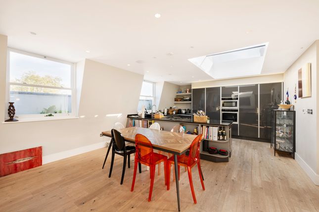 Flat Flat 4, 72, Warwick Gardens, London photo 3