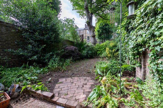 Queen Margarets Grove, London photo 3
