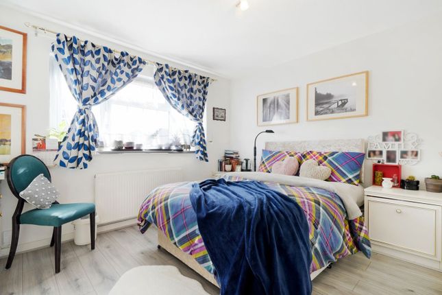 Town house for sale in Matthews Road, Greenford