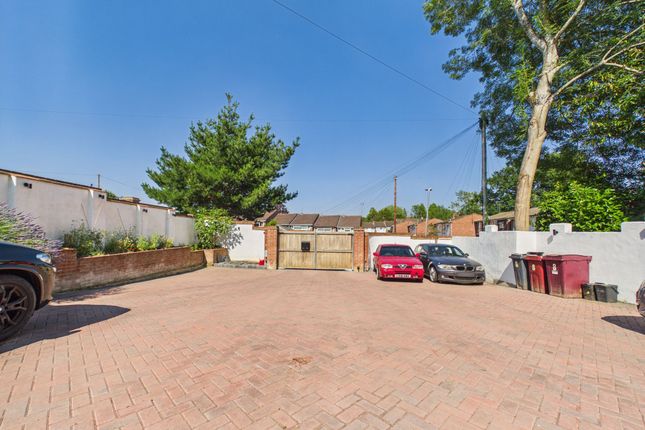 Calder Close, Reading photo 4