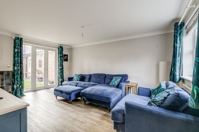 30 Beauchamps, Welwyn Garden City, Hertfordshire photo 2
