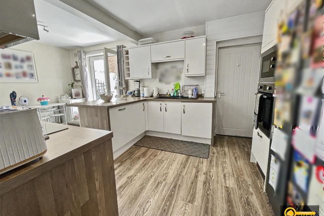 21, Raveloe Drive, Nuneaton photo 4