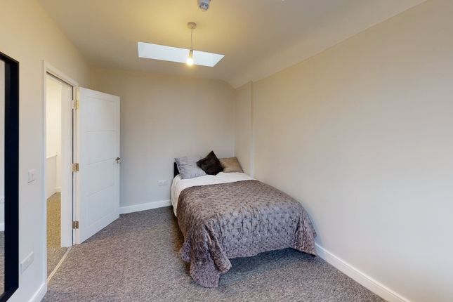 A Cozy And Inviting Double Bedroom With Ample Natu...