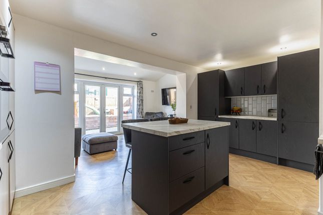 8 Timperley Close, Wakefield photo 4